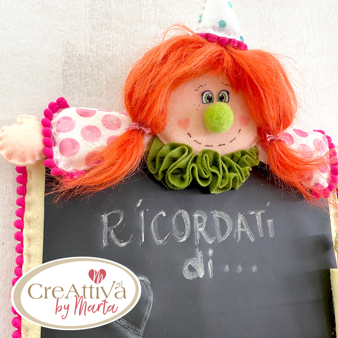 KIT PAGLIACCIO LAVAGNA IN PANNOLENCI MORBIDOSO STAMPATO - CRKIT25400 - immagine 2