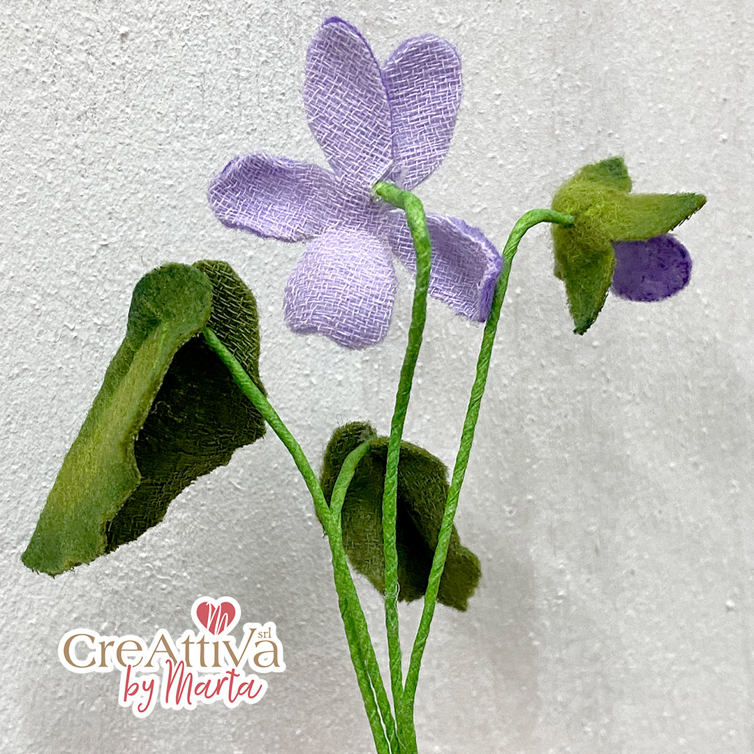 KIT MAZZOLINO DI VIOLETTE DIPINTE SU PANNOLENCI MORBIDOSO - CRKFR01200 - immagine 3