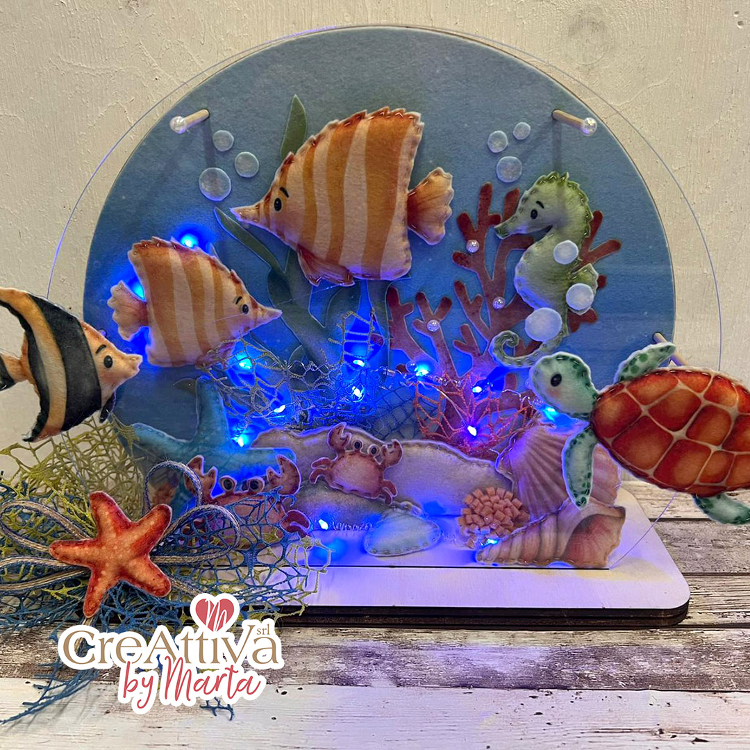 KIT SHADOW BOX ACQUARIO TROPICALE LUMINOSO IN PANNOLENCI MORBIDOSO DECO - CRKIT40900 - immagine 3