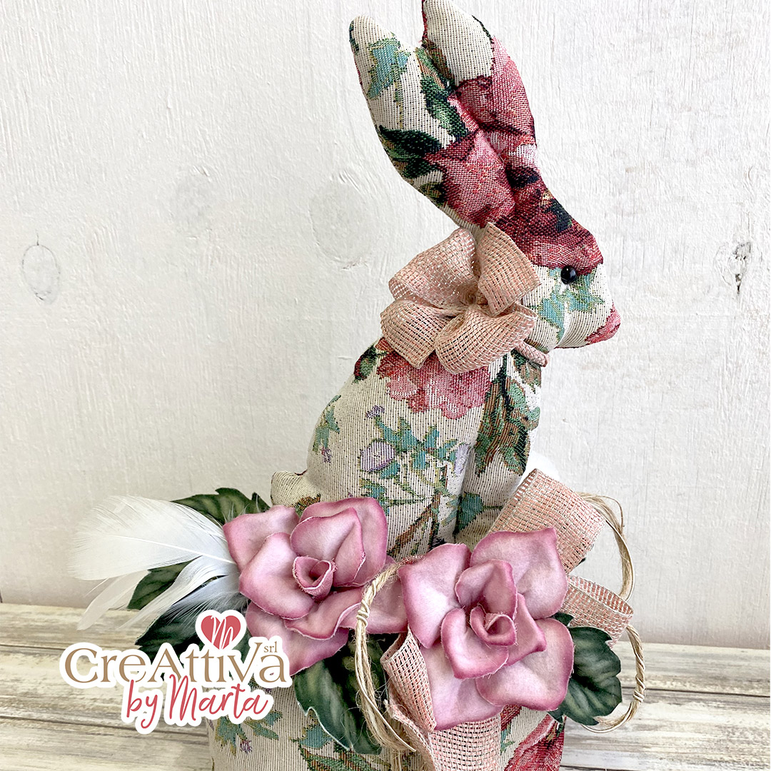 KIT CONIGLIO FERMA PORTA IN TESSUTO GOBELIN E ROSE IN PANNOLENCI STAMPATO DECO - CRKIT473 - immagine 2