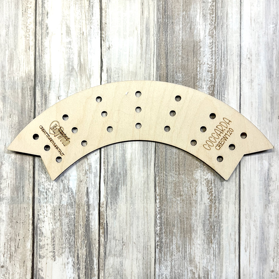 Sagoma in legno con fori artigianato creativo