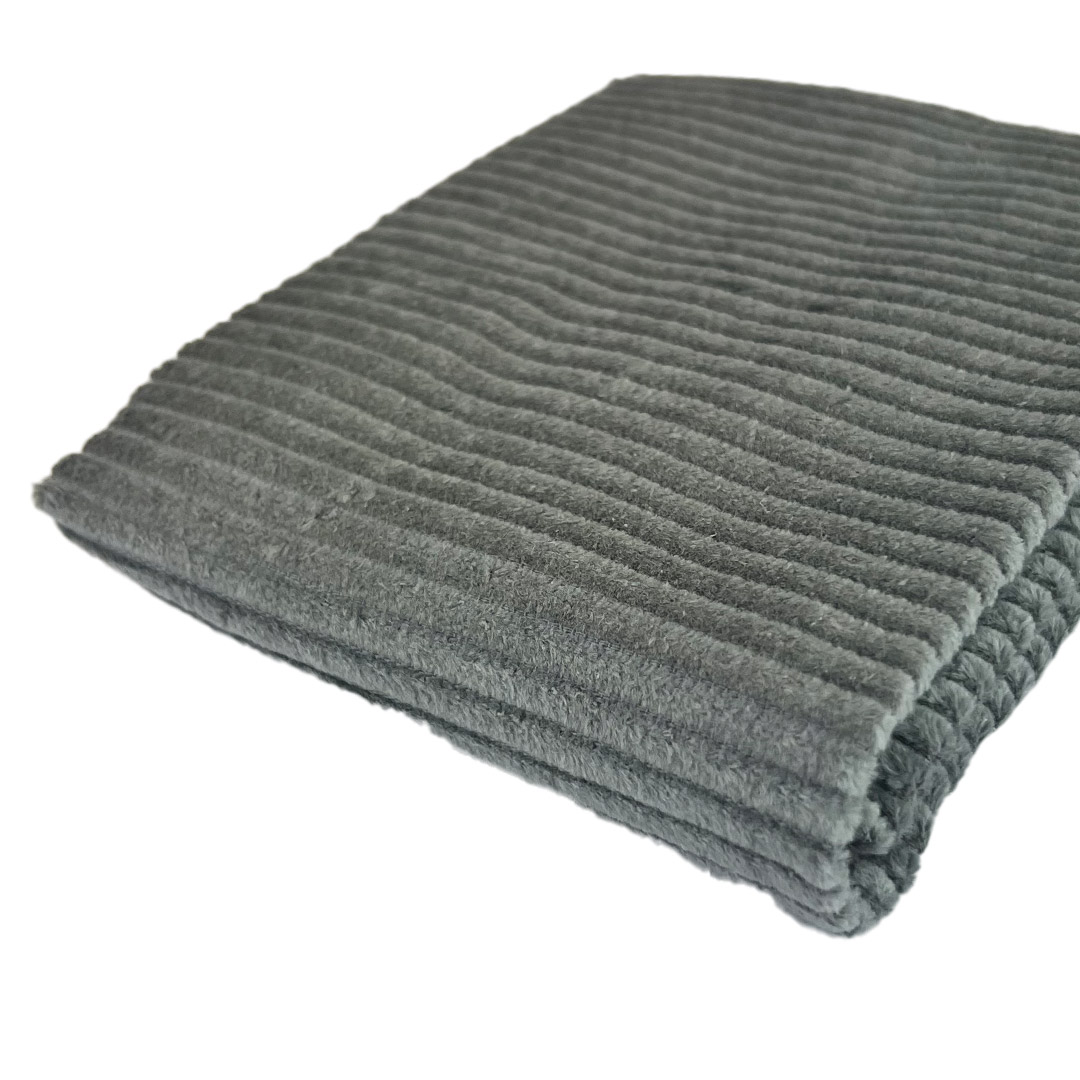 Coperta grigia in tessuto morbido a righe