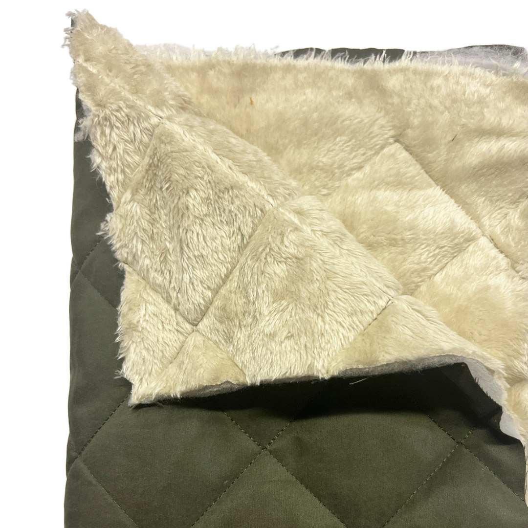 Coperta trapuntata verde con interno morbido beige