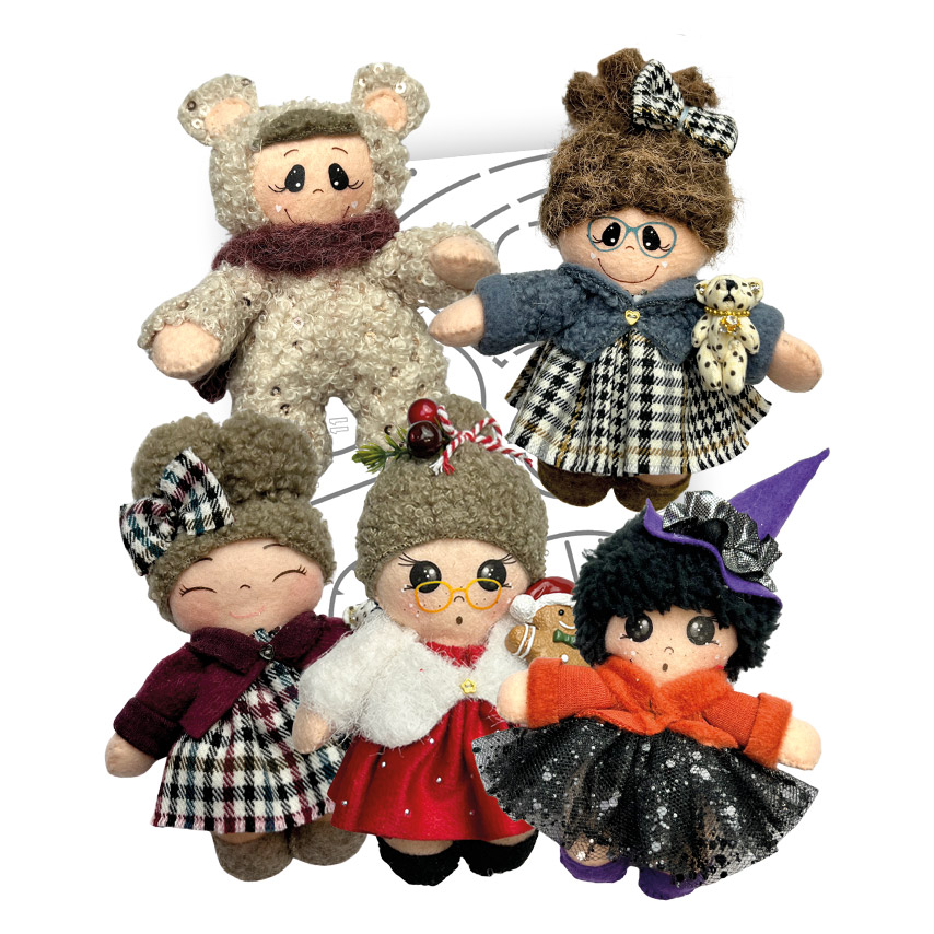 Bambole di pezza artigianali variopinte