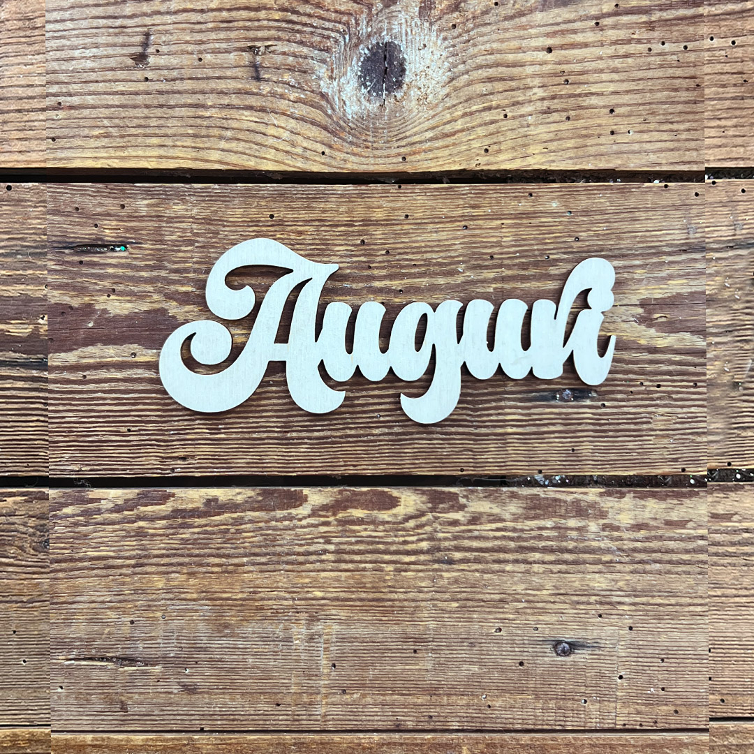 Scritta Auguri in legno su tavola rustica