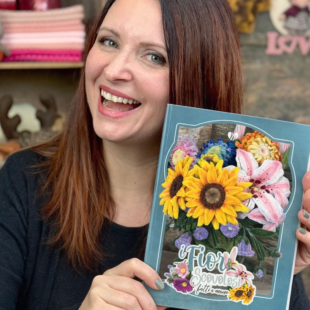 ibro scovolosi,libro fiori fai da te,libro Marta Zanzottera,fiori con scovolini,manuale creativo,libro creativo A4,tecnica scovolosi,fiori handmade