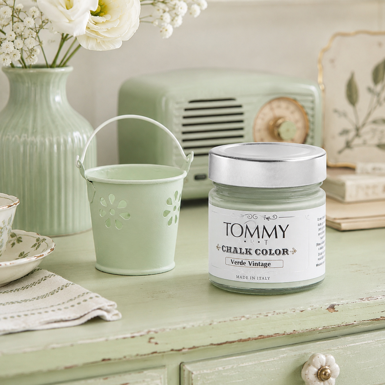 Barattolo di chalk paint verde vintage