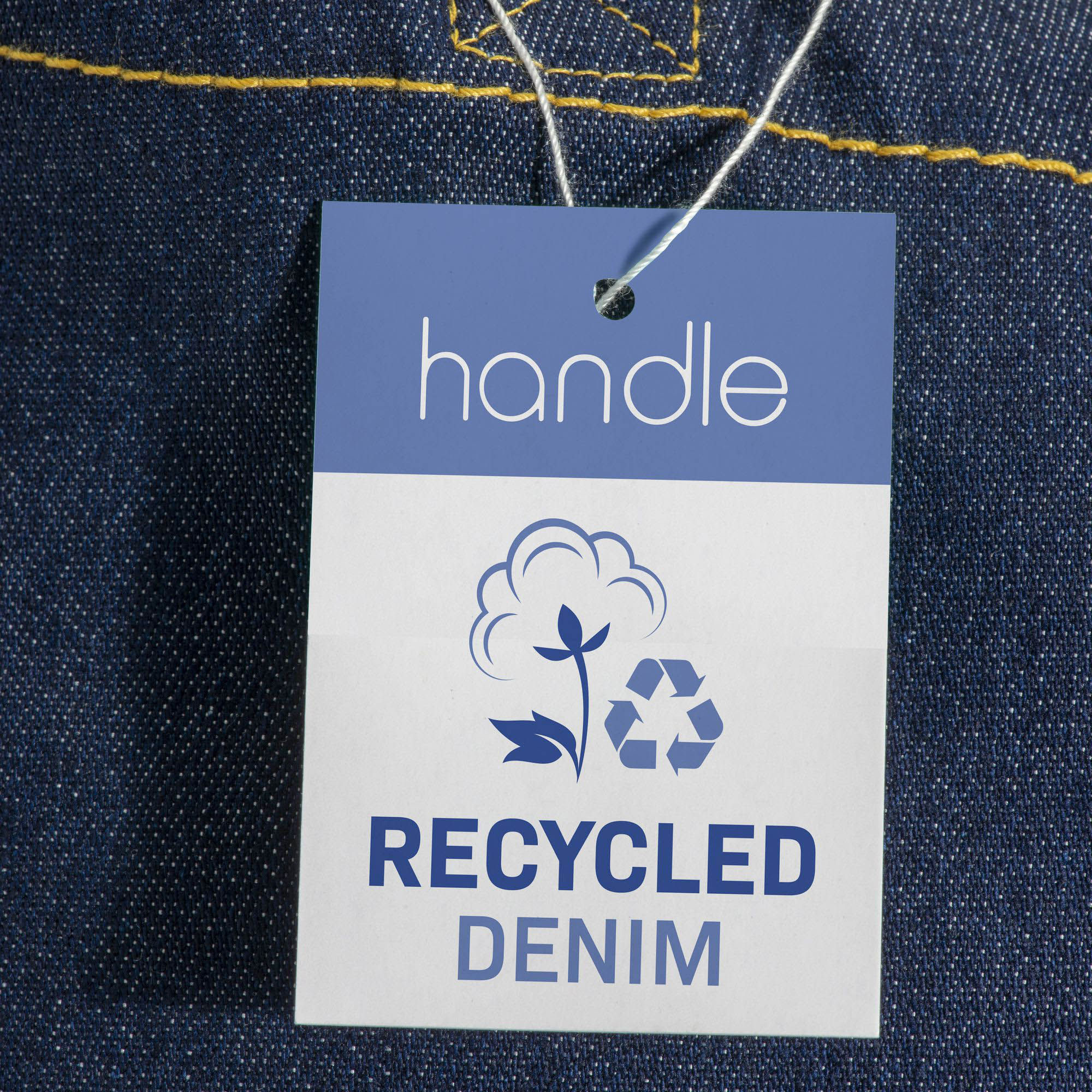 Etichetta Recycled Denim su tessuto jeans