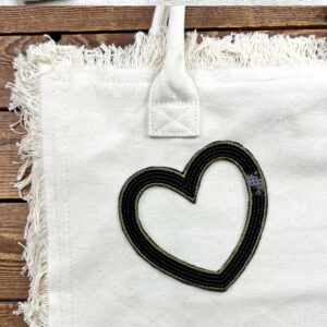 Borsa in tela con cuore nero ricamato