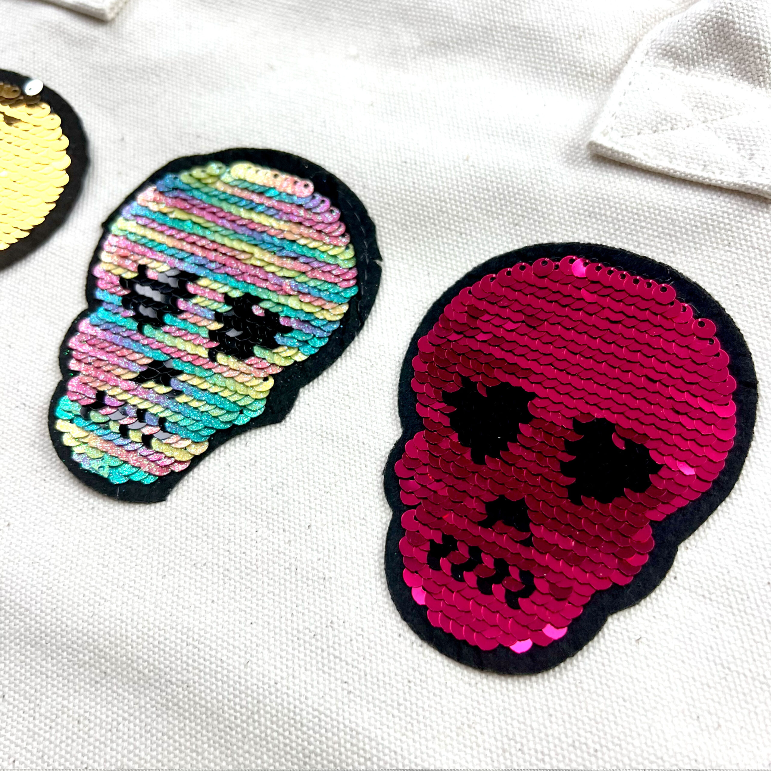 Toppe a forma di labbra con paillettes colorate