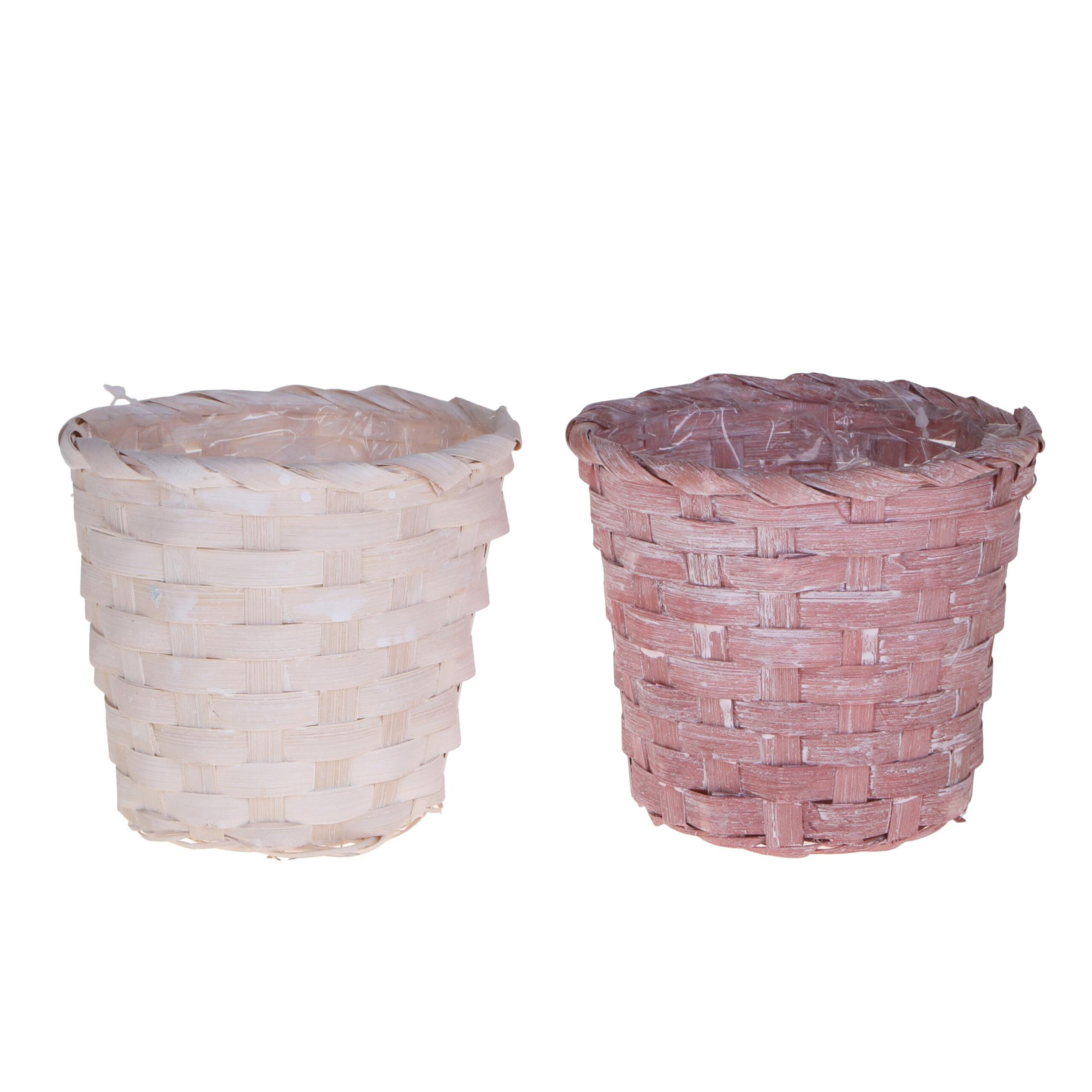 Due cestini intrecciati con rivestimento interno